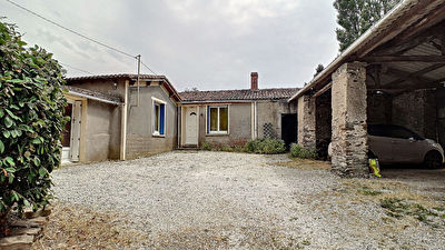 Maison en pierre type longere - SAINT JULIEN DE CONCELLES