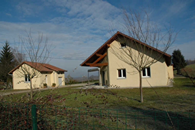 MAISON ST GENIX SUR GUIERS - 5 pieces - 110 m2