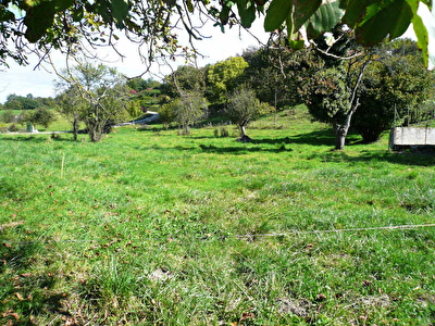 TERRAIN CONSTRUCTIBLE ST GENIX SUR GUIERS - 1200 m2