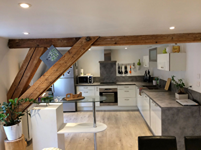 SOUS COMPROMIS. Chaleureux Appartement Duplex proche toutes commodites