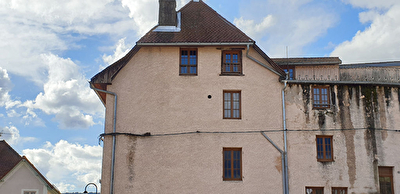 Les Echelles, Maison de ville a renover