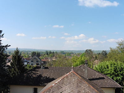 HYPER CENTRE DUPLEX A SAINT GENIX LES VILLAGES