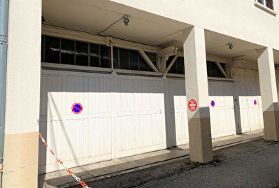 SOUS COMPROMIS Appartement 4 pieces traversant et triple garages
