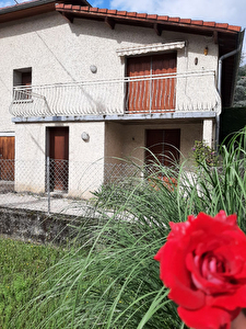 Maison de ville Voiron avec cours a voir rapidement !