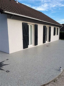 Maison de plain-pied proche centre village et commodites