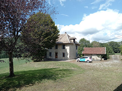 Corps de ferme en pierres secteur campagne