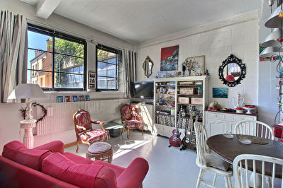 Type LOFT LE PRE ST GERVAIS - 49 m2 - Terrasse - Local Velo - dernier etage