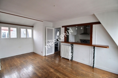 Grand studio Paris 20eme - Traversant - Dernier etage avec ascenseur et cave