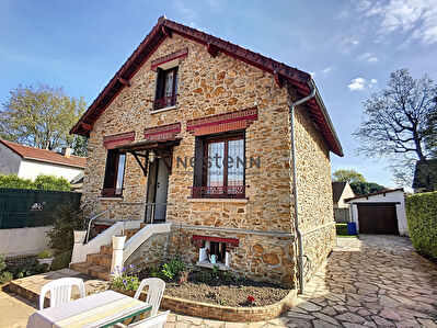 Maison meuliere au coeur du domaine de l'epine d'environ 80 m2 sur cave totale