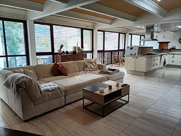 Loft en duplex sur Grane 5 pieces 192 m2 avec terrasse