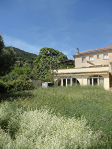 Villa 7 pieces 184M2 au calme + un appt 119m2