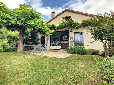 Maison sur 1442 m2 de terrain, garage 100 m2