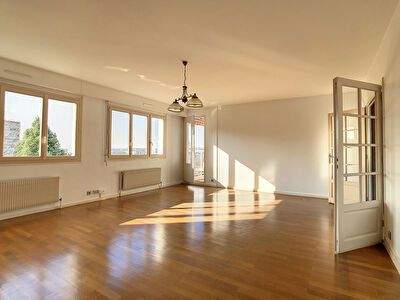 POINT DU JOUR , GRAND APPARTEMENT LUMINEUX