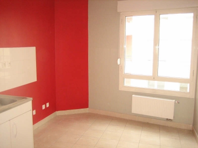 APPARTEMENT DECINES CHARPIEU - 3 pieces - 74,56 m2