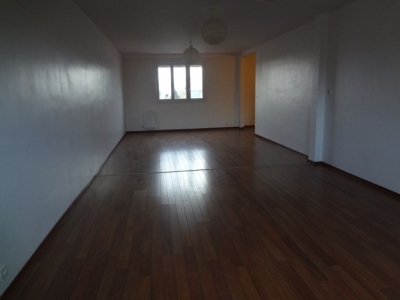 MONTREUIL, ANCIENS BUREAUX TRANSFORMES