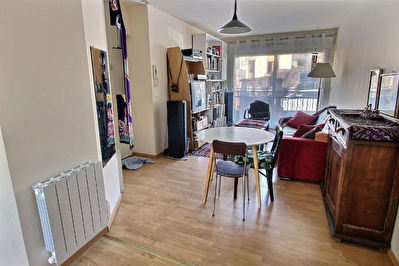 BAGNOLET, 10 MIN METRO, GRAND 2 PIECES RECENT TRAVERSANT EST/OUEST