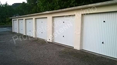 BOXE FERME - STATIONNEMENT - MONTREUIL Croix de Chavaux