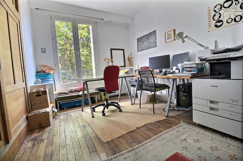 MONTREUIL, AUX PORTES DE PARIS, A 400 METRES DU METRO ROBESPIERRE, 3 PIECES TRAVERSANT AVEC CAVE.