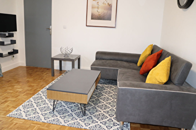 MONTREUIL, metro croix de chavaux 2 pieces meuble de 45 m2