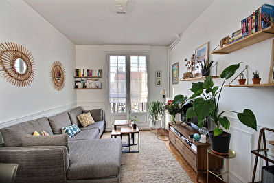 VINCENNES, APPARTEMENT DEUX PIECES TRAVERSANT AVEC BALCON ET CAVE.
