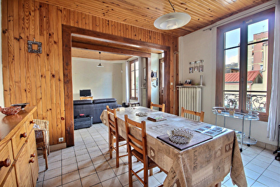 MONTREUIL, CROIX DE CHAVAUX, 500 METRES DU METRO, MAISON 4 PIECES AVEC SOUS-SOL ET TERRASSE