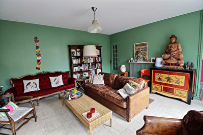 MONTREUIL, PARC DES BEAUMONTS LIMITE FONTENAY, TRES BELLE MAISON FAMILIALE AVEC JARDIN ET GARAGE.