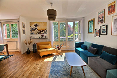 MONTREUIL, AU PIED DU PARC MONTREAU, APPARTEMENT 5 PIECES AVEC BOX ET ATELIER.