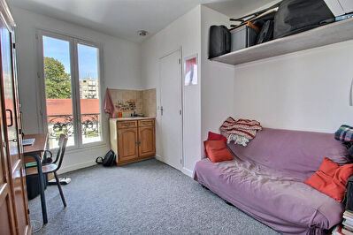 Studio 11m2 METRO ROBESPIERRE QUARTIER DES COUTURES