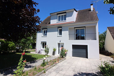 Maison LONGUEVILLE 77650 - 5 chambres - 135 m2