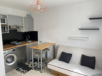 Appartement Provins 1 piece 19.5 m2 + place de parking