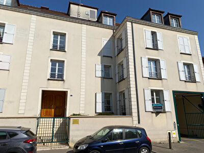 APPARTEMENT PROVINS 3 P garage et parking