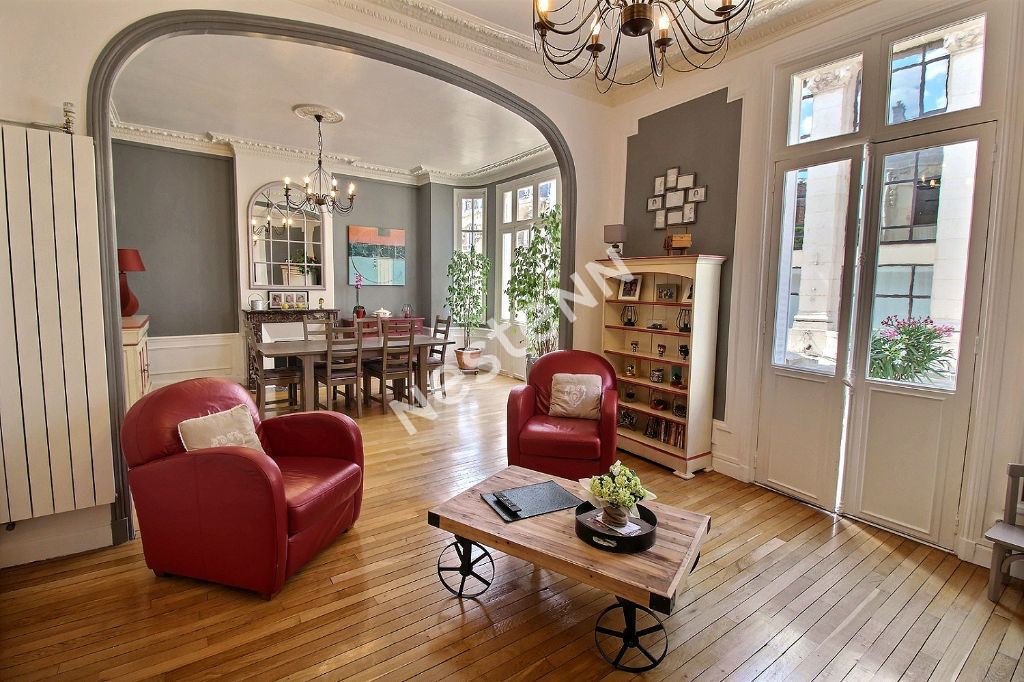 HYPER-CENTE REIMS RUE DE VESLE APPARTEMENT 5 PIECES 4 CHAMBRES