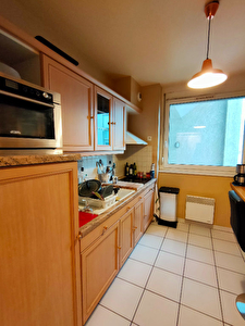REIMS CENTRE - Residence des annee 90 -GRAND Type 2 de 60m2
