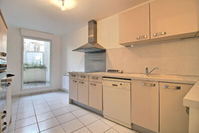 Appartement type 4 secteur Camille Lenoir de 93.10 m2 environ 3 chambres,parking et cave