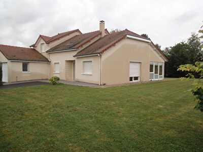 MAISON TYPE 8 AVEC JARDIN ET GARAGE - JUNIVILLE
