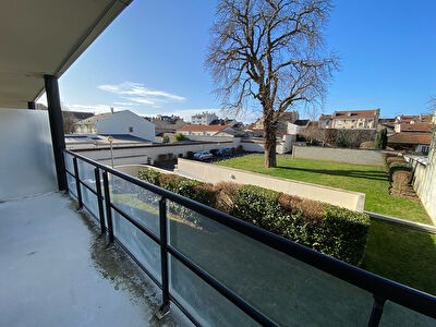 STUDIO AVEC BALCON ET PARKING - SECTEUR PONSARDIN / BARBATRE