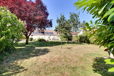 Maison de plain- pied a Pontfaverger (25 min de Reims ) sur une belle parcelle de 1143 m2 environ