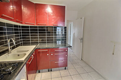 REIMS - APPARTEMENT 4 PIECES AVEC BALCON ET PLACE DE PARKING