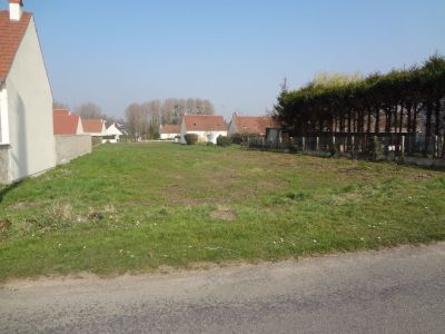 Terrain a batir d'une superficie d'env. 600 m2 PROCHE FORET DE LAIGUE 60750
