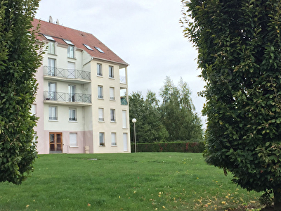 STUDIO PARFAIT ETAT DANS RESIDENCE SECURISE, PROCHE TOUTES COMMODITES A PIED, 60170
