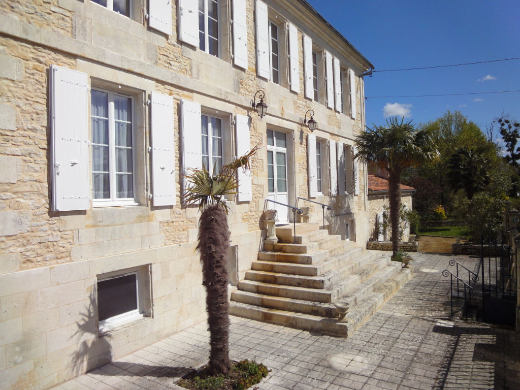 photos n°1 12 min Rochefort : St Hippolyte, ANCIEN RELAIS DES POSTES 210 m2