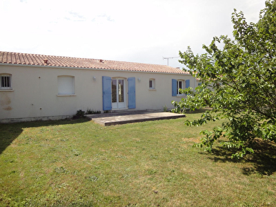 10 min Rochefort : SAINT HIPPOLYTE : Plain-pied 3 ch + Garage