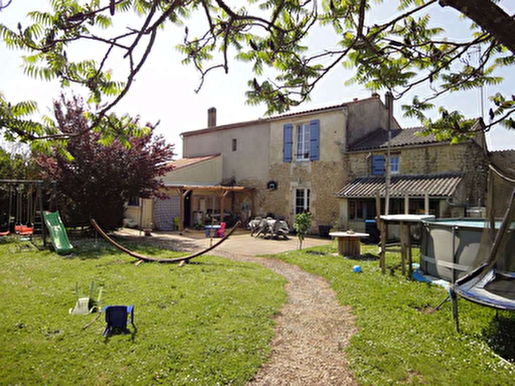 10 min ROCHEFORT : Maison renovee pierre apparente 5 chambres
