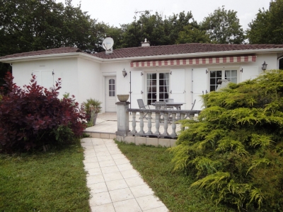 5 MIN ROCHEFORT : BREUIL-MAGNE - BELLE VILLA PLAIN PIED SUR SOUS SOL