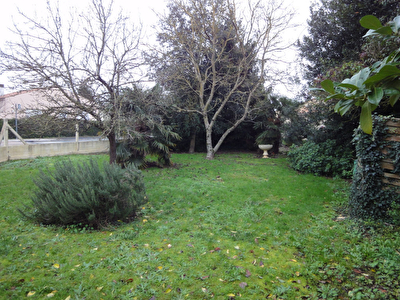 2 min Rochefort : Echillais centre Terrain a batir de 350 m2 hors lotissement.