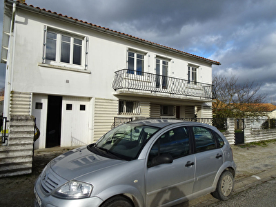 2 Min Nord ROCHEFORT et du nouvel Hopital : BREUIL MAGNE : Maison a etage de 122m2 avec garage et jardin