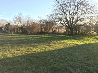 15 MIN ROCHEFORT : BEURLAY :TERRAIN CONSTRUCTIBLE 2200 m2