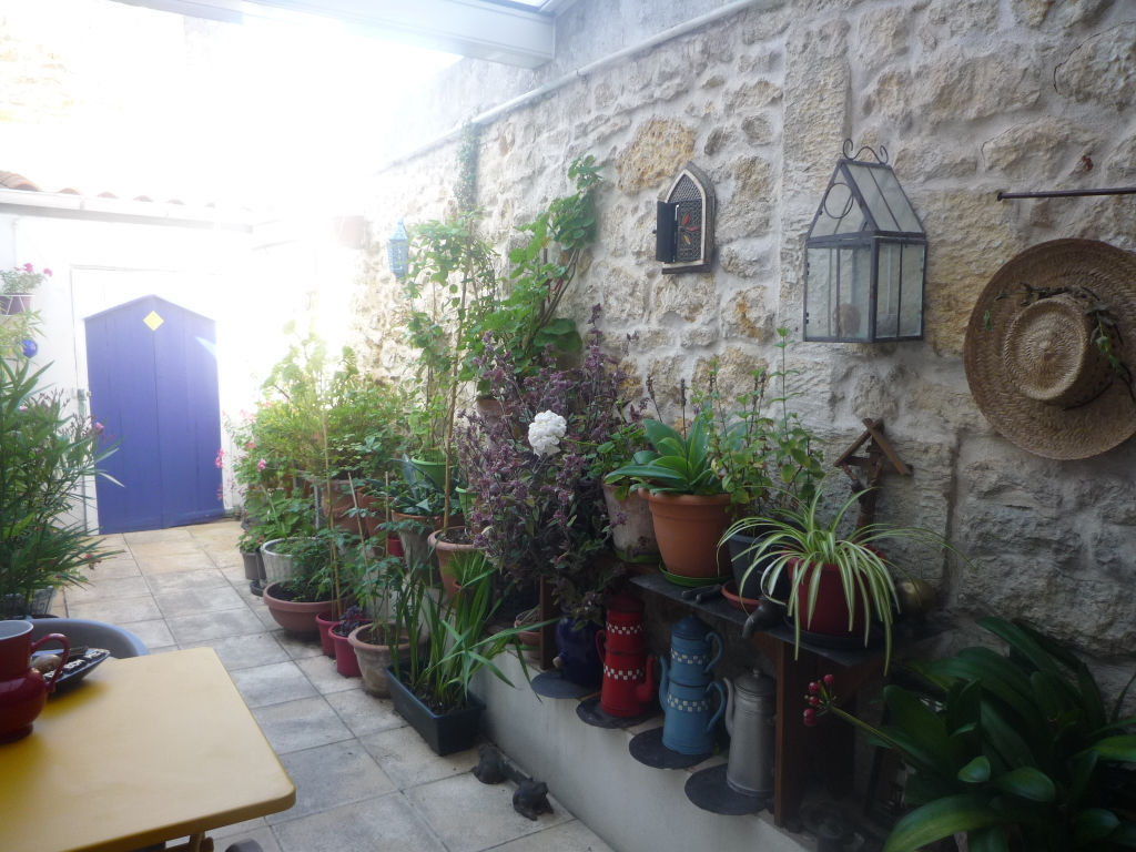 photos n°1 A VENDRE Rochefort Appartement 76 m² 3 pièces RDC avec cour privative