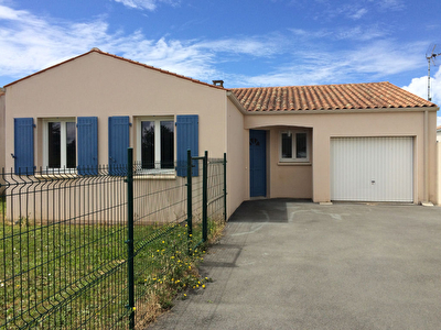 A VENDRE EXCLUSIVITE : ENTRE SOUBISE ET PORT DES BARQUES : PLAIN PIED 4 CHAMBRES + GARAGE