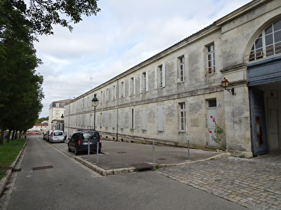A VENDRE EXCLUSIVITE : ROCHEFORT CURE THERMALE, STUDIO MEUBLE